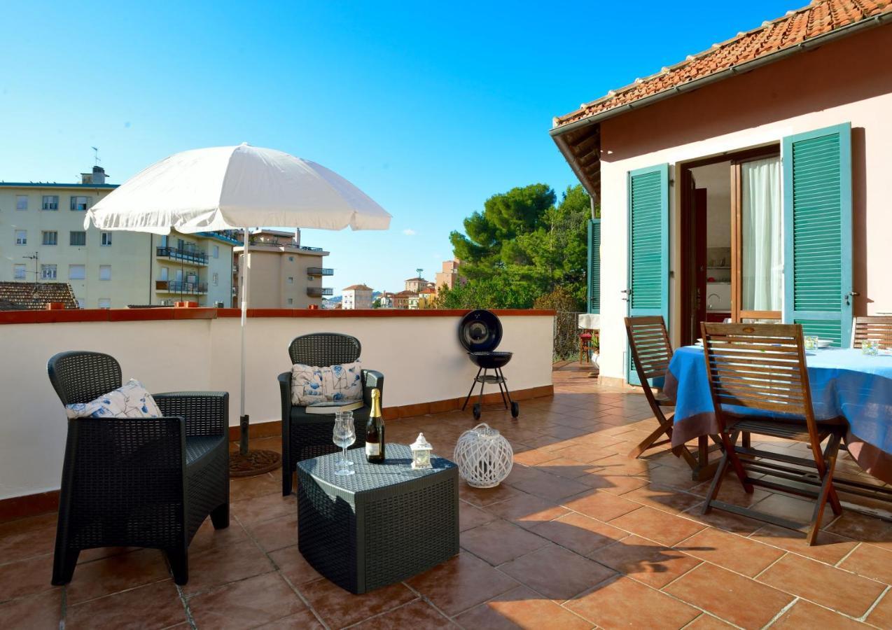 Casa Con Grande Terrazza, Ac, Wifi, Posto Auto E Vicino Al Mare Villa อิมเปรีอา ภายนอก รูปภาพ